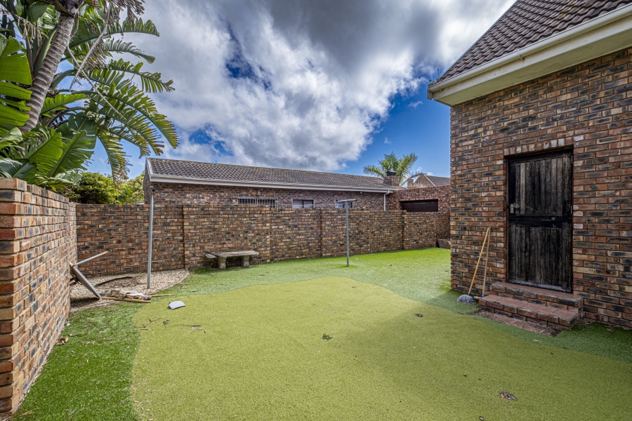 9 Bedroom Property for Sale in Summerstrand Eastern Cape
